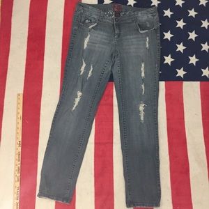 Torrid Distressed Jeans Embroidered Pockets**Sz 18